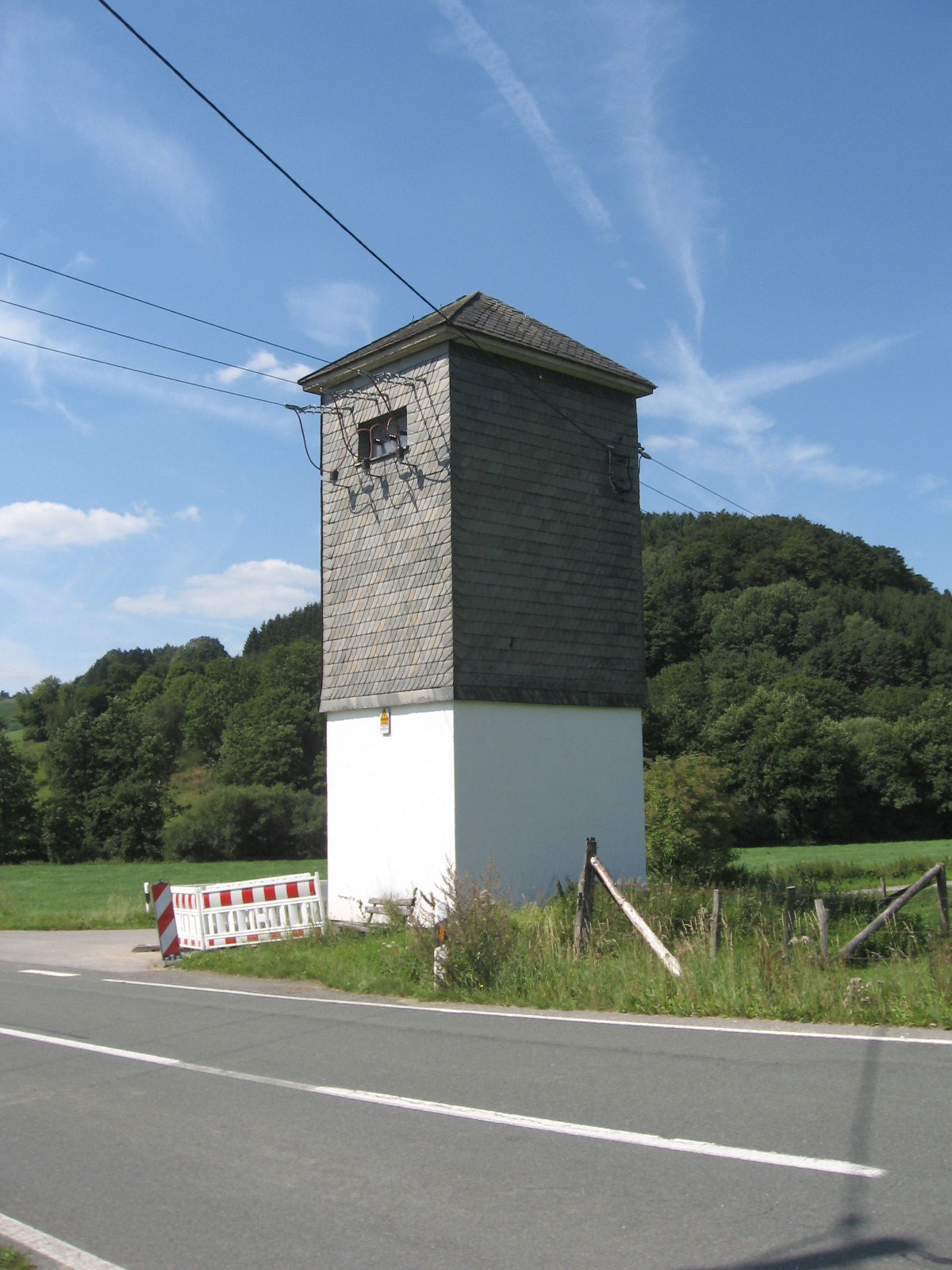 Read more about the article Trafoturm bei Schmallenberg-Menkhausen wird zum Artenschutzprojekt