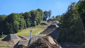 Read more about the article Greenhill Bikepark vernichtet Wiesen am alten Skilift in Gellinghausen