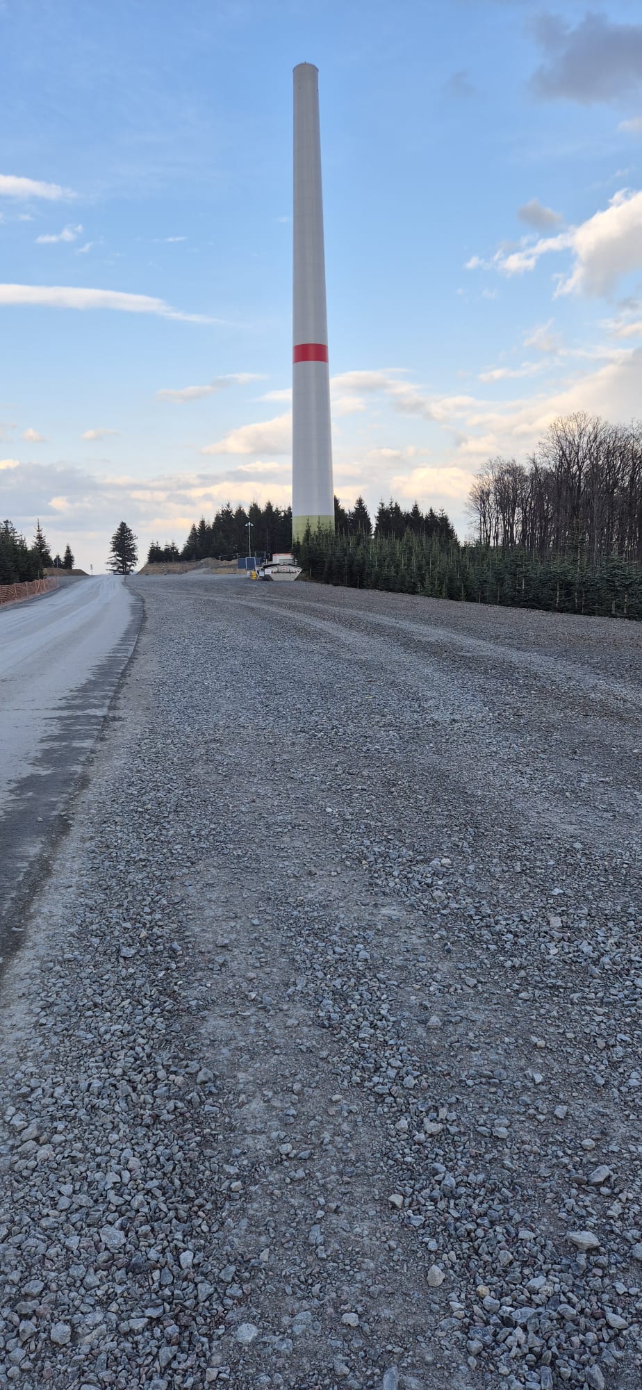 Mehr über den Artikel erfahren Landschaftszerstörung im großen Stil – Der „Fortschritt“ kommt in Sauerländer Wälder